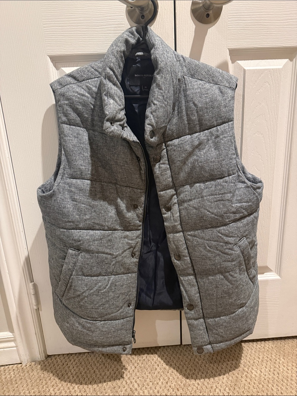 Banana Republic Men’s Heather Gray Quilted Puffer Vest